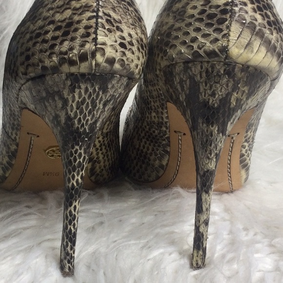 EUC Tory Burch Cecilia Snakeskin Pumps, 9.5M - Picture 13 of 15